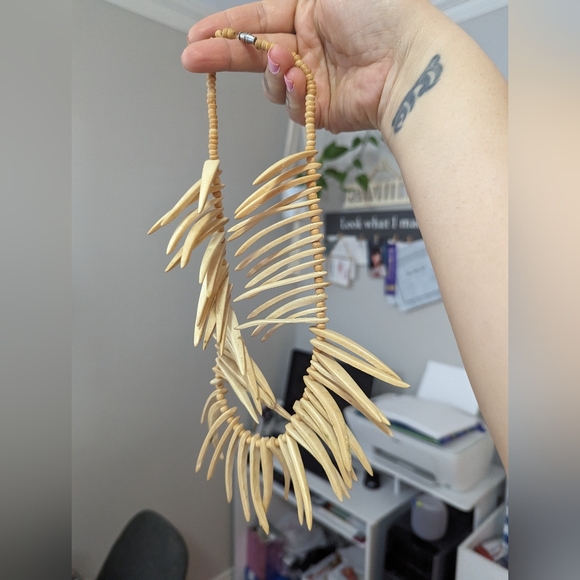 Wood shell necklace - Picture 3 of 4